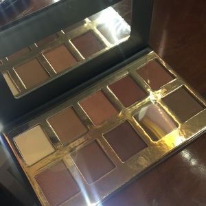 Crown Pro pallet